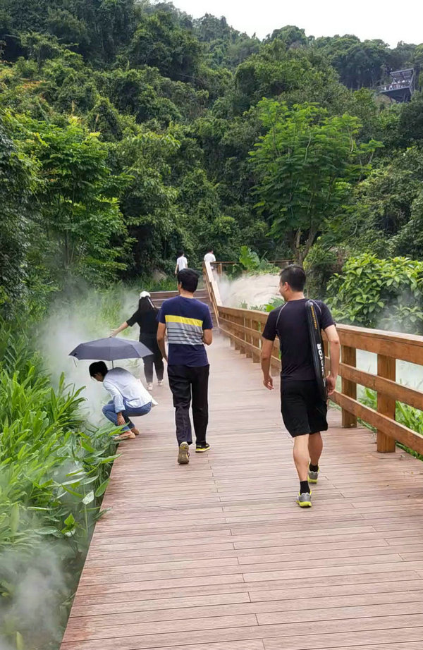 路途中，時而沾花惹草，時而風(fēng)度翩翩